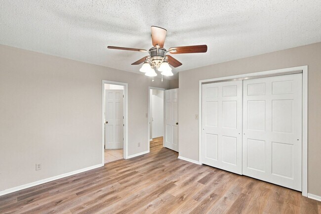 Building Photo - NEW 1720-1722-1724-1726 N Chapman Lane