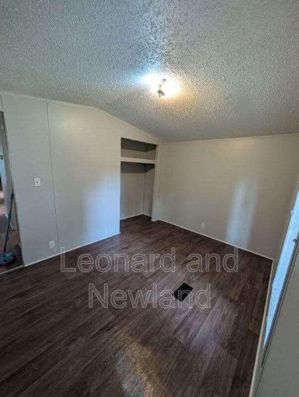 Building Photo - 515 Orme Ave