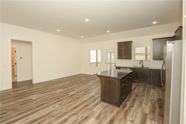 Building Photo - 12 Celtic Dr