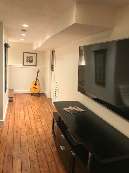 Hallway to Laundry and storage - 5029 SE Taylor St