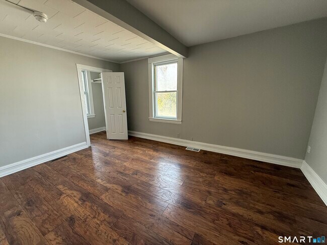 Building Photo - 3 Yost St