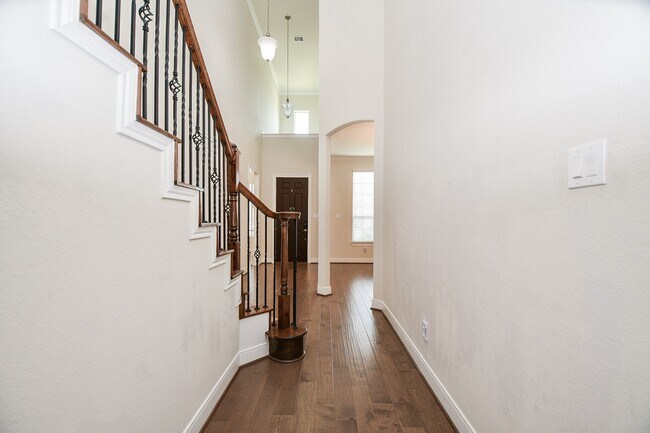 Building Photo - 25106 Sundance Park Ln