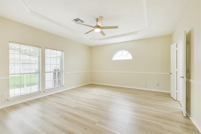 Building Photo - 11918 Mariposa Canyon Dr
