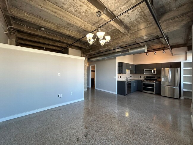 Building Photo - Downtown Fort Worth Texas Condo For Rent "...