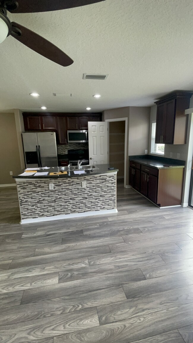 Building Photo - 2256 Seven Oaks Dr