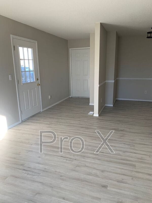 Building Photo - 3802 College View Dr