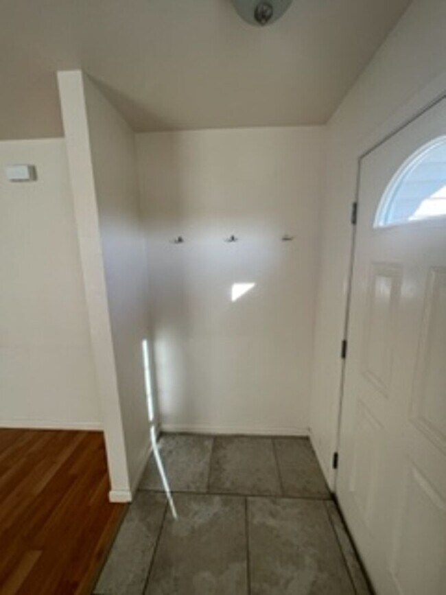 Building Photo - 4020-4026 W Lamont Way