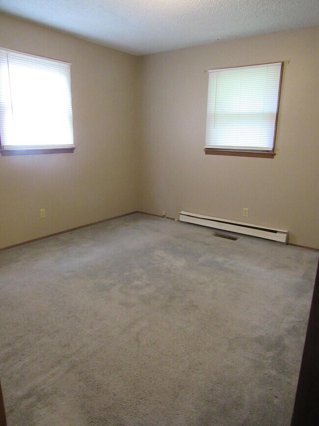 Building Photo - 529 S Olive St