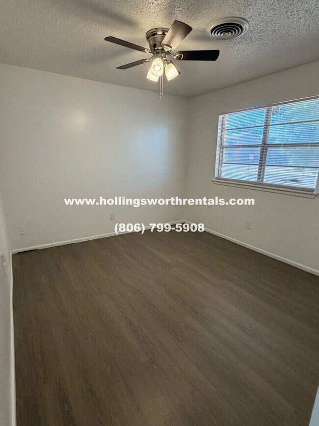Building Photo - Spacious 3 Bedroom, 2 Bath, 2 Car Garage with bonus room