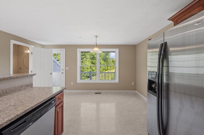 Building Photo - 41 Village Dr