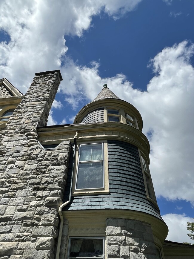 Building Photo - 154 Academy St