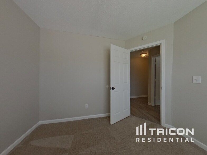 Building Photo - 7128 Hummingbird Ln