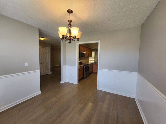 Building Photo - 4 Bedroom 3 Full Bath + Bonus Room