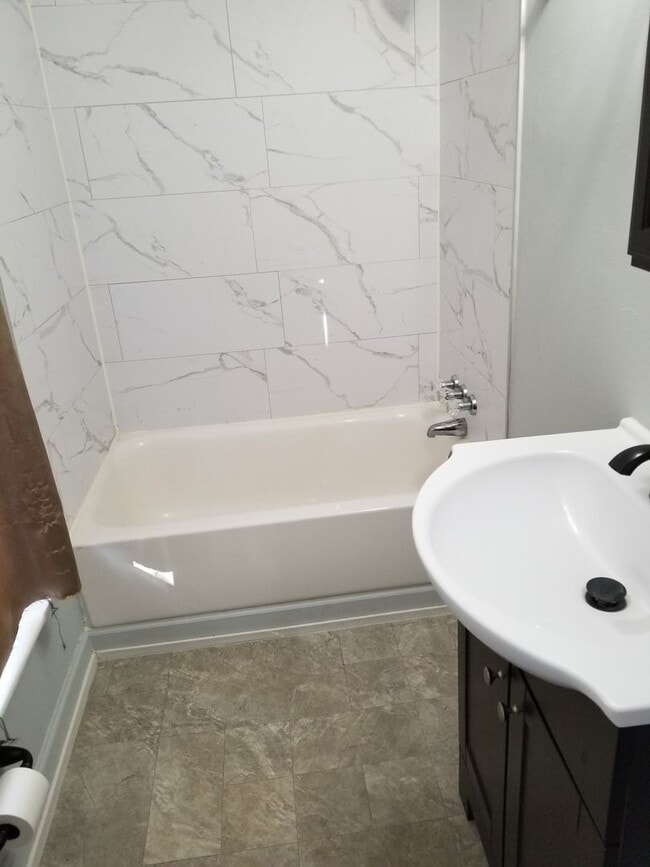 Building Photo - 224 W North St