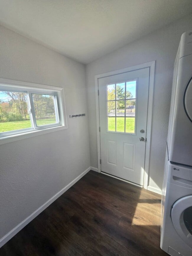 Building Photo - Location Friendly!!