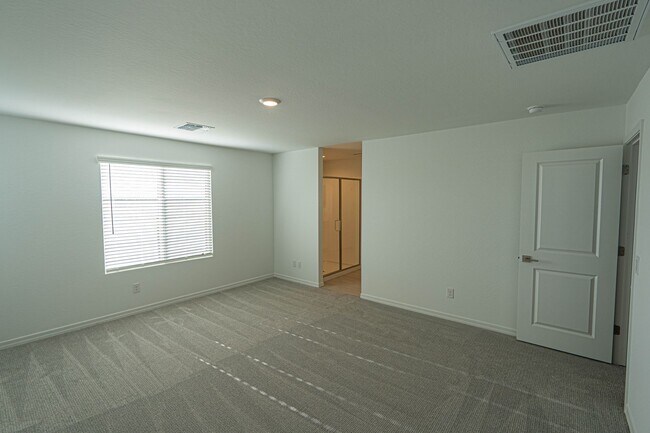 Building Photo - Stunning Sundrop Model Home – Brand New an...