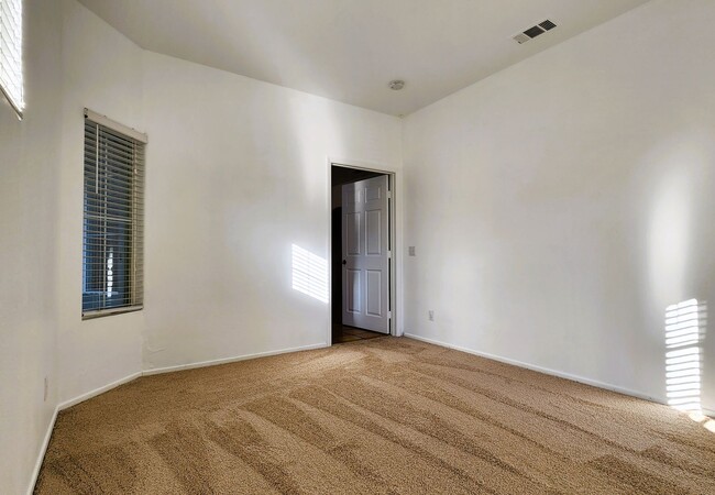 Building Photo - $1,000 OFF 1ST MONTH RENT$ 4Bd, 2Ba  Murri...