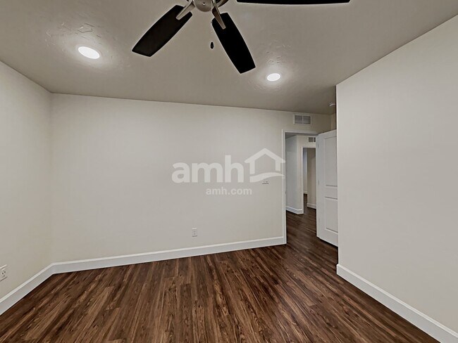 Building Photo - 9429 W Chino St