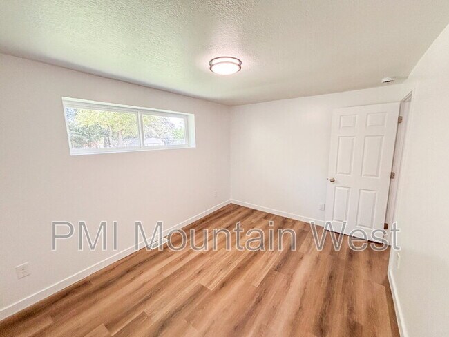 Building Photo - 1356 S 1000 W