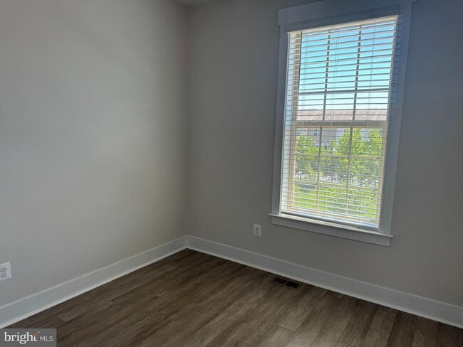 Building Photo - 213 Pomegranate Ln