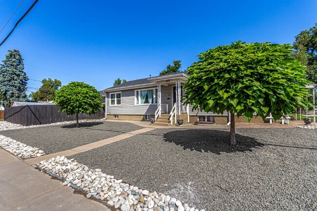 Building Photo - Lovely three bed / one bath home for rent