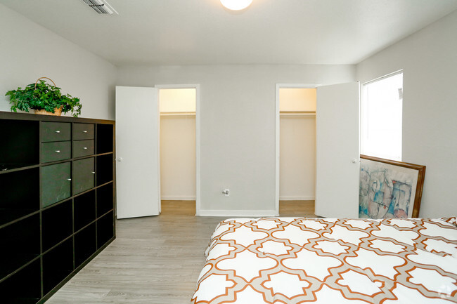 Interior Photo - Aster on Aldine