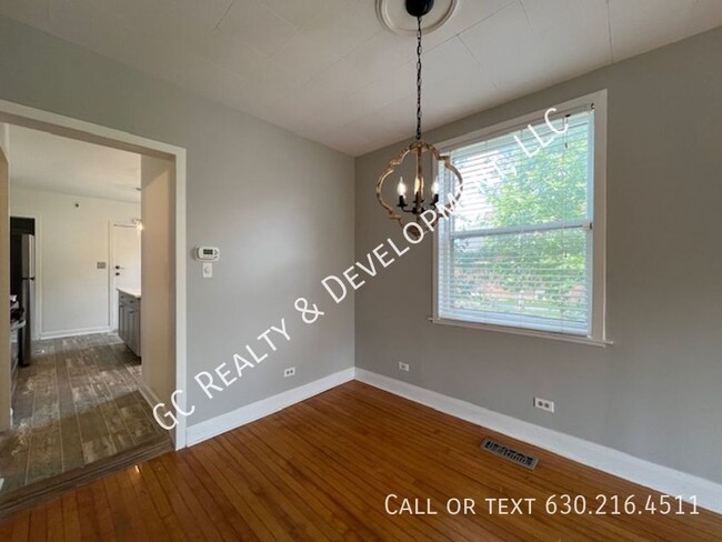 Building Photo - ***RIVERSIDE 1ST FLOOR UNIT / 2 BDRM - 1 B...