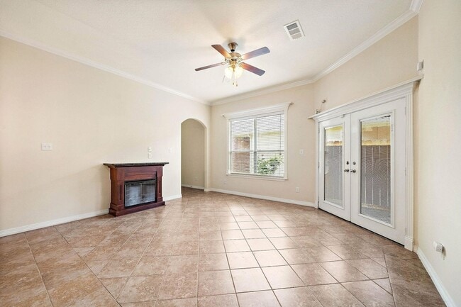 Building Photo - 912 Sweet Pine Dr