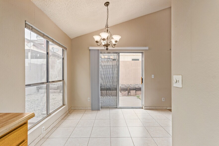 Building Photo - 518 E Wescott Dr