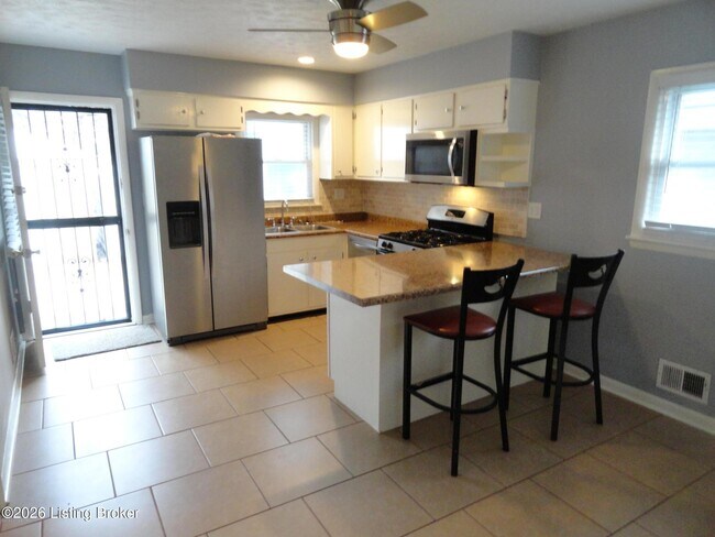 Building Photo - 5531 Halstead Ave