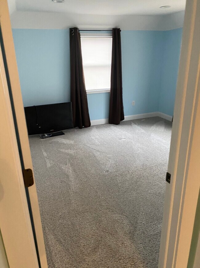 Building Photo - 674 Park Ave