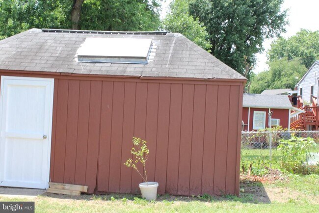 Building Photo - 3808 Delano St