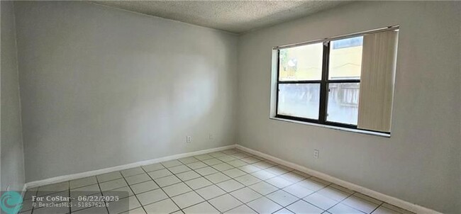 Building Photo - 4161 NW 114th Terrace