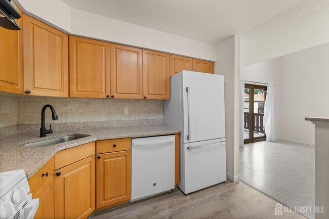 Building Photo - 65 Diamond Ln