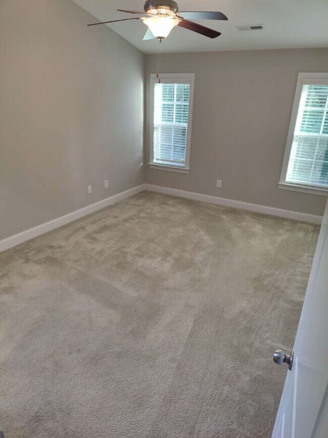 Building Photo - 847 Silver Leaf Dr