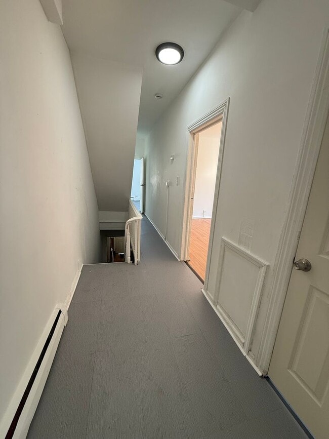 Building Photo - 295 Spring St