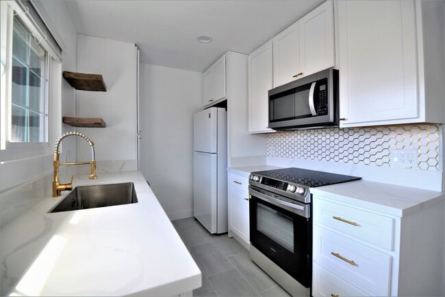 Building Photo - 258 Streamwood