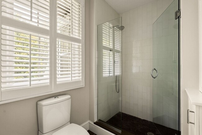 Building Photo - 59 Harbor Ave