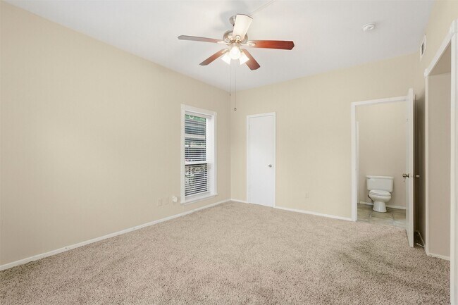 Building Photo - 2025 Augusta Dr