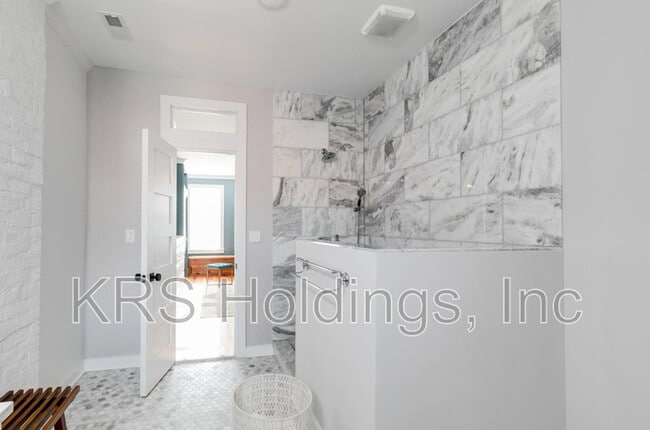 Building Photo - 228 N 32nd St