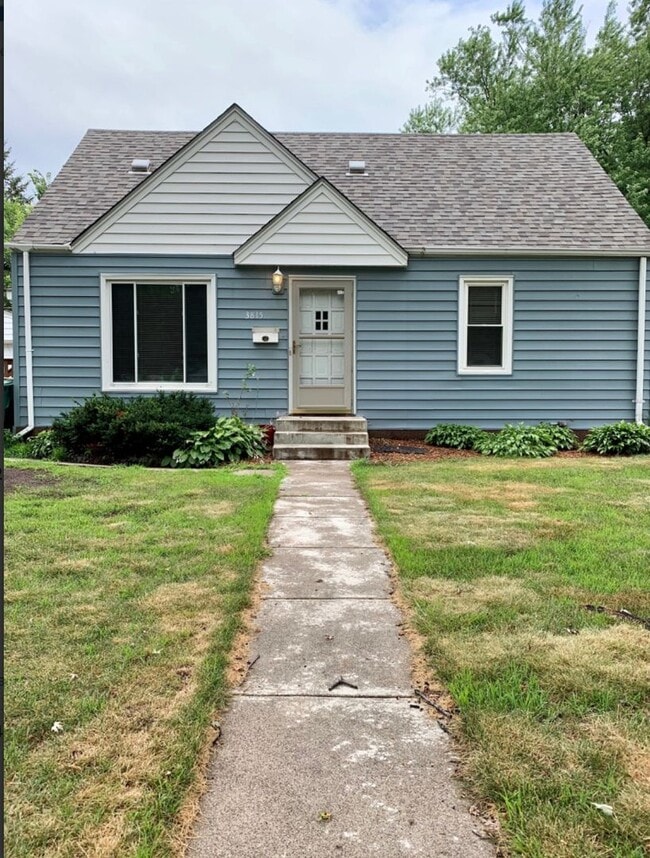 Building Photo - Spacious 4 Bedroom 1 Bath house in Crystal!!
