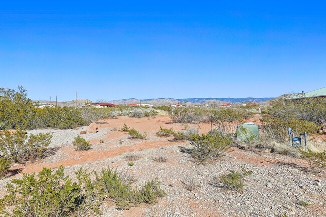 Building Photo - 3 bedroom 2 bath home with Acreage