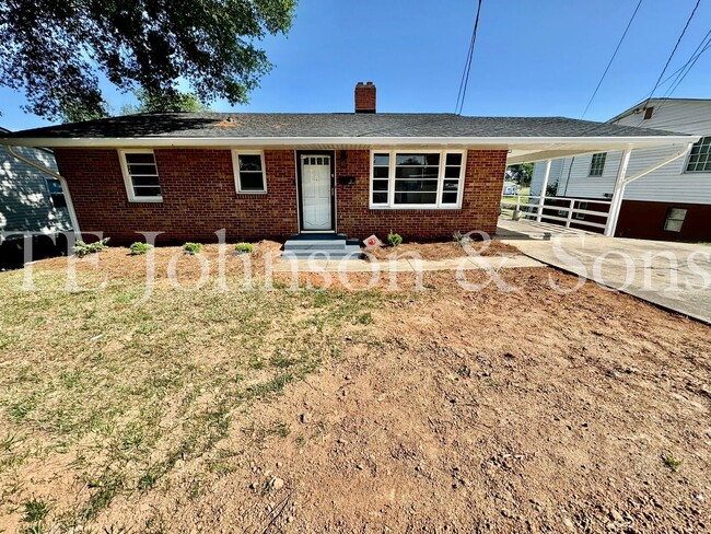 Primary Photo - Charming 3-Bed Home Near Downtown Winston-...