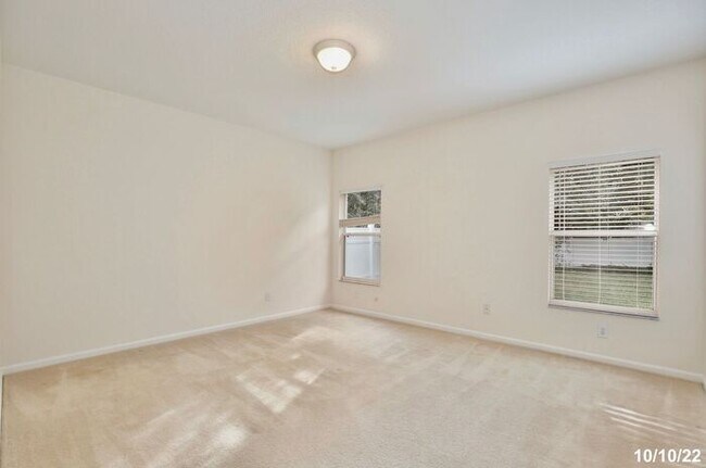 Building Photo - Amazing 3/2 Spacious Home with a Bonus Roo...