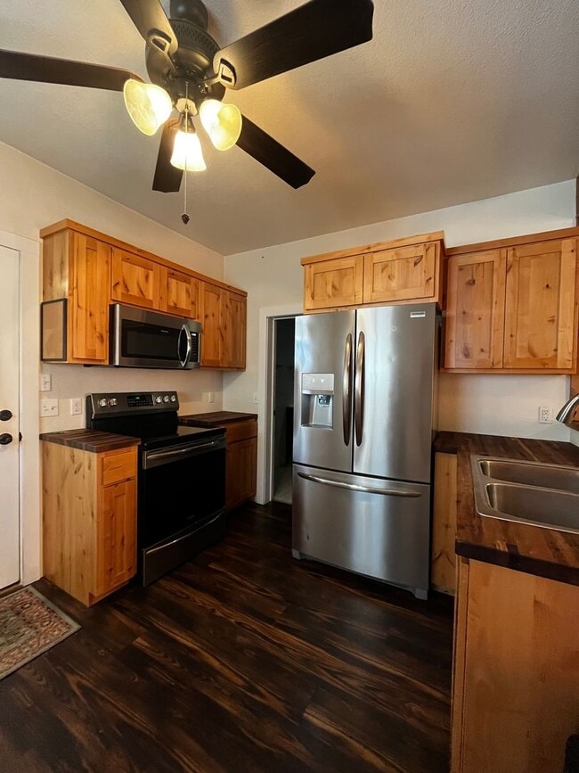 Building Photo - 2 Bedroom, 1 Bath house located in Wallace...