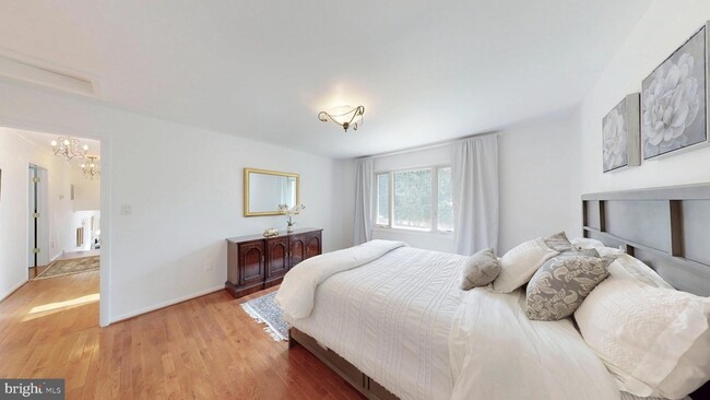 Building Photo - 317 Springvale Rd