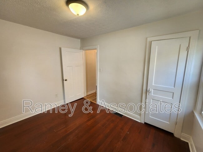 Building Photo - 2112 Ratcliffe Ave