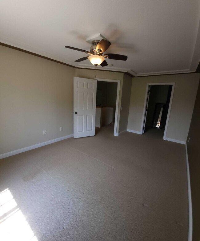 Building Photo - Ready to go forest lake 3 bed 4 bath townh...