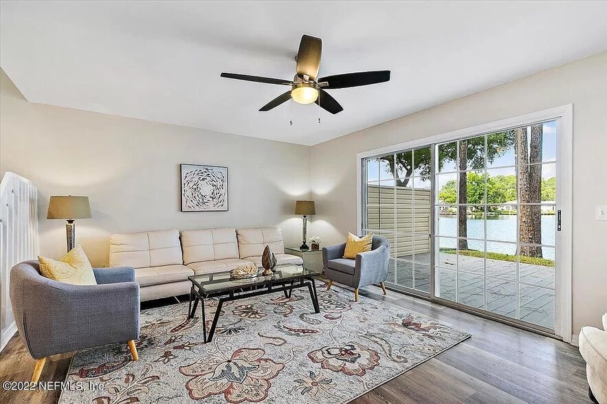 Building Photo - 11290 Lake Mandarin Cir E