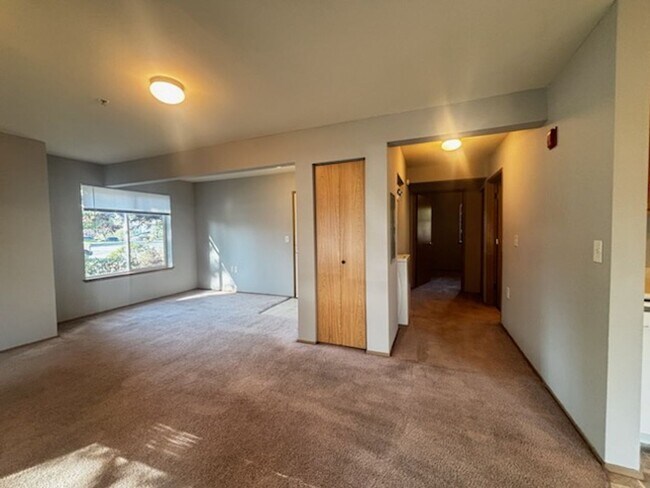 Building Photo - Come experience the comfort and affordable...